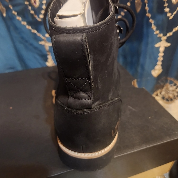 Men uggs - Picture 6 of 8